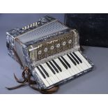 CASED VISSIMIO VINTAGE ACCORDION