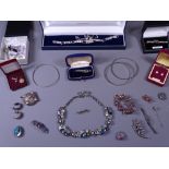 EXCELLENT SELECTION OF HALLMARKED & STERLING SILVER JEWELLERY