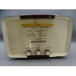 MURPHY VINTAGE BAKELITE RADIO, 26cms H, A372, late 1950s