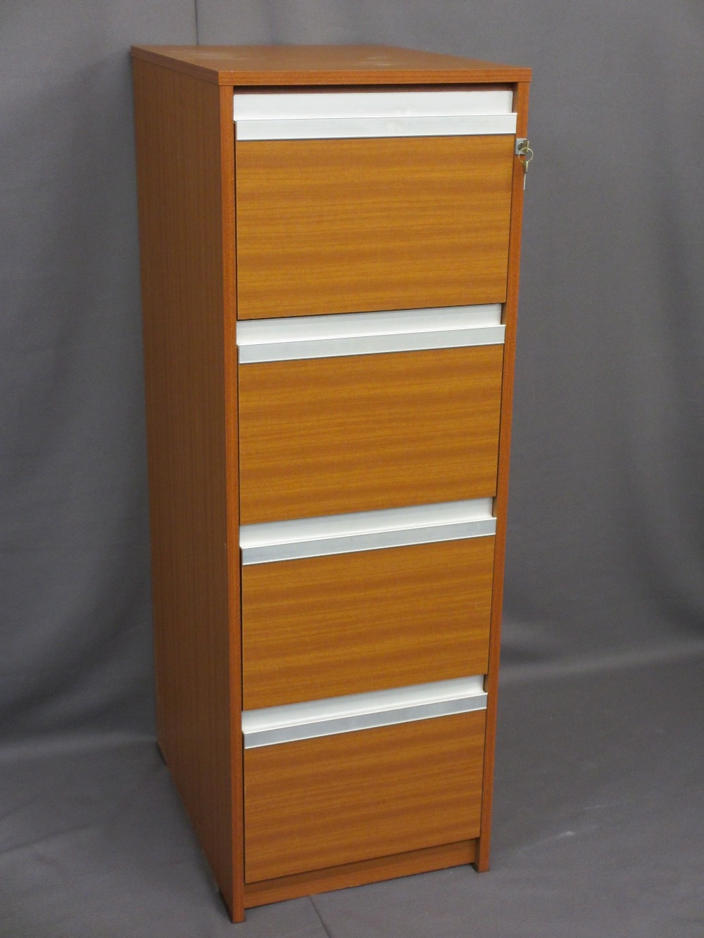 MODERN TEAK EFFECT FOUR DRAWER FILING CABINET with keys, 134cms H, 46cms W, 60.5cms D