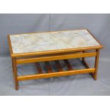 STYLISH MID CENTURY TEAK TILED TOP COFFEE TABLE, 39.5cms H, 84.5cms L, 44.5cms W