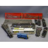 MODEL RAILWAY - Wrenn 00 track, 29 straights, 14 points, 1 crossover, unused condition with Wrenn