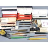 VINTAGE PENS, DRAWING INSTRUMENTS, ASSOCIATED NIBS & MATERIALS, a quantity to include a De La