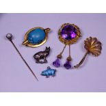 VICTORIAN & LATER JEWELLERY ITEMS, 6 pieces to include a turquoise scarab beetle brooch with