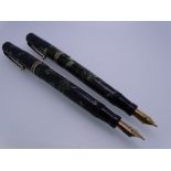 SWAN MABIE TODD - 2 Vintage (1930s) Green marble Swan Mabie Todd 1041 leverless fountain pens,