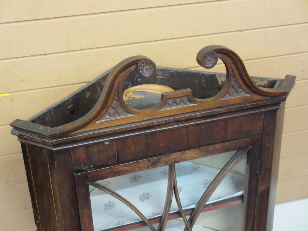 GEORGIAN MAHOGANY GLASS FRONTED WALL HANGING CORNER CUPBOARD with broken swan neck pediment top, - Image 2 of 2