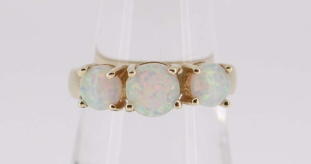 14CT GOLD THREE-STONE OPAL RING, 3.4gms