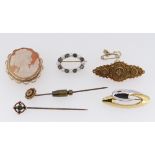 ASSORTED GOLD JEWELLERY to include 15ct gold diamond-chip bar-brooch, 9ct gold cameo brooch, 9ct