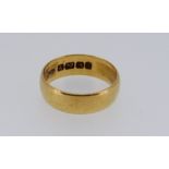 22CT YELLOW METAL WEDDING BAND, 4.8g