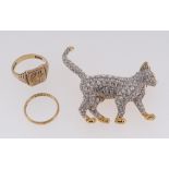 GOLD PLATED SWAROVSKI CRYSTAL CAT BROOCH, 18ct gold wedding band and 9ct gold signet ring with