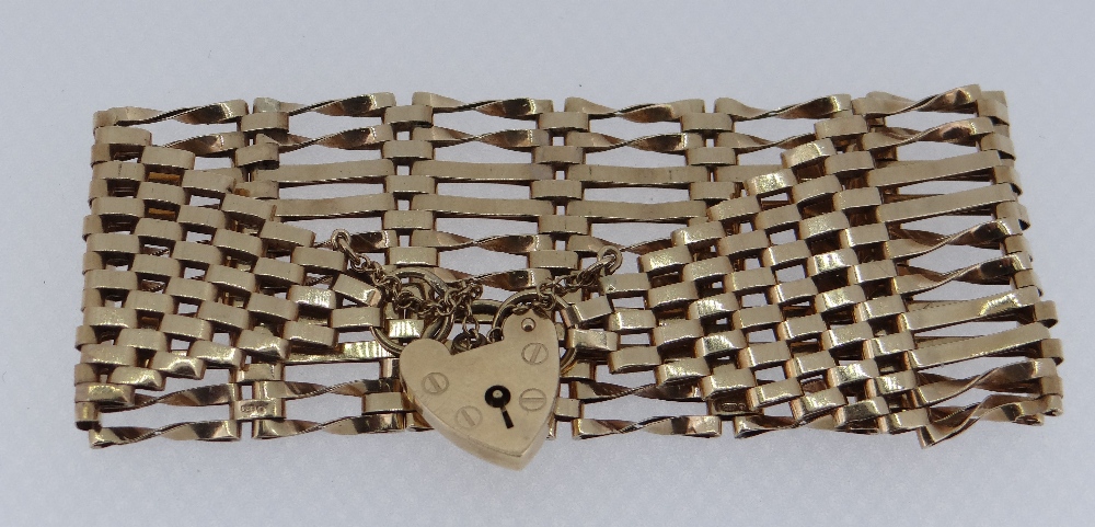 9CT GOLD GATE BRACELET, 21.6g