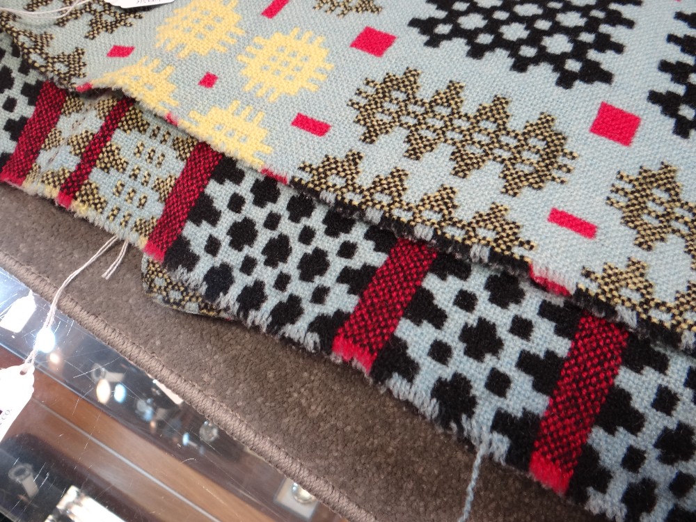 VINTAGE TRADITIONAL WELSH WOOLLEN BLANKET with multi-coloured geometric design to a turquoise - Image 4 of 7