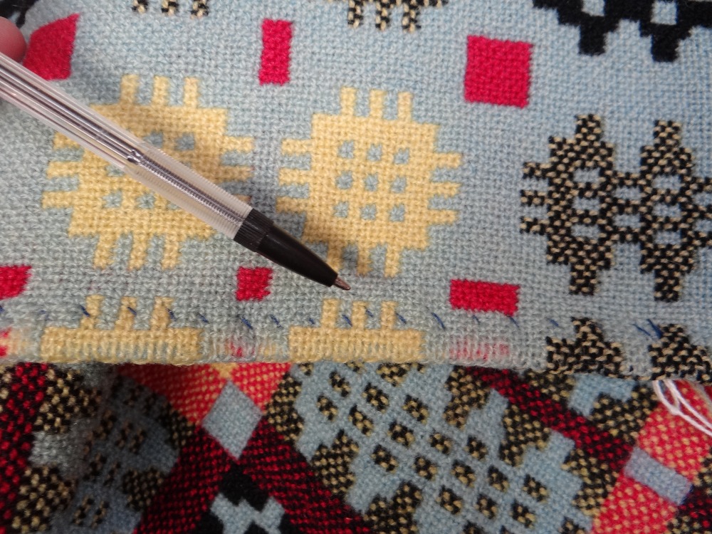 VINTAGE TRADITIONAL WELSH WOOLLEN BLANKET with multi-coloured geometric design to a turquoise - Image 3 of 7