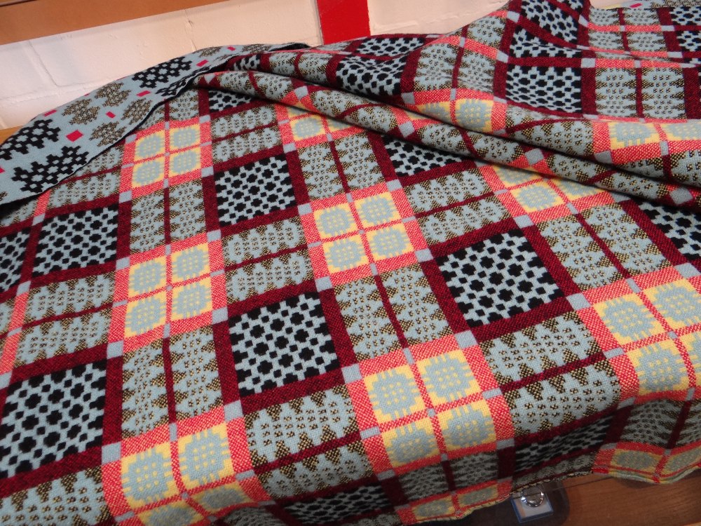 VINTAGE TRADITIONAL WELSH WOOLLEN BLANKET with multi-coloured geometric design to a turquoise - Image 5 of 7