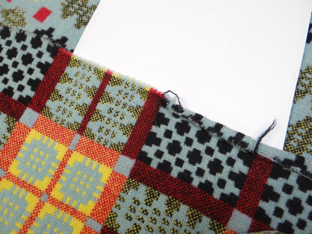 VINTAGE TRADITIONAL WELSH WOOLLEN BLANKET with multi-coloured geometric design to a turquoise - Image 6 of 7