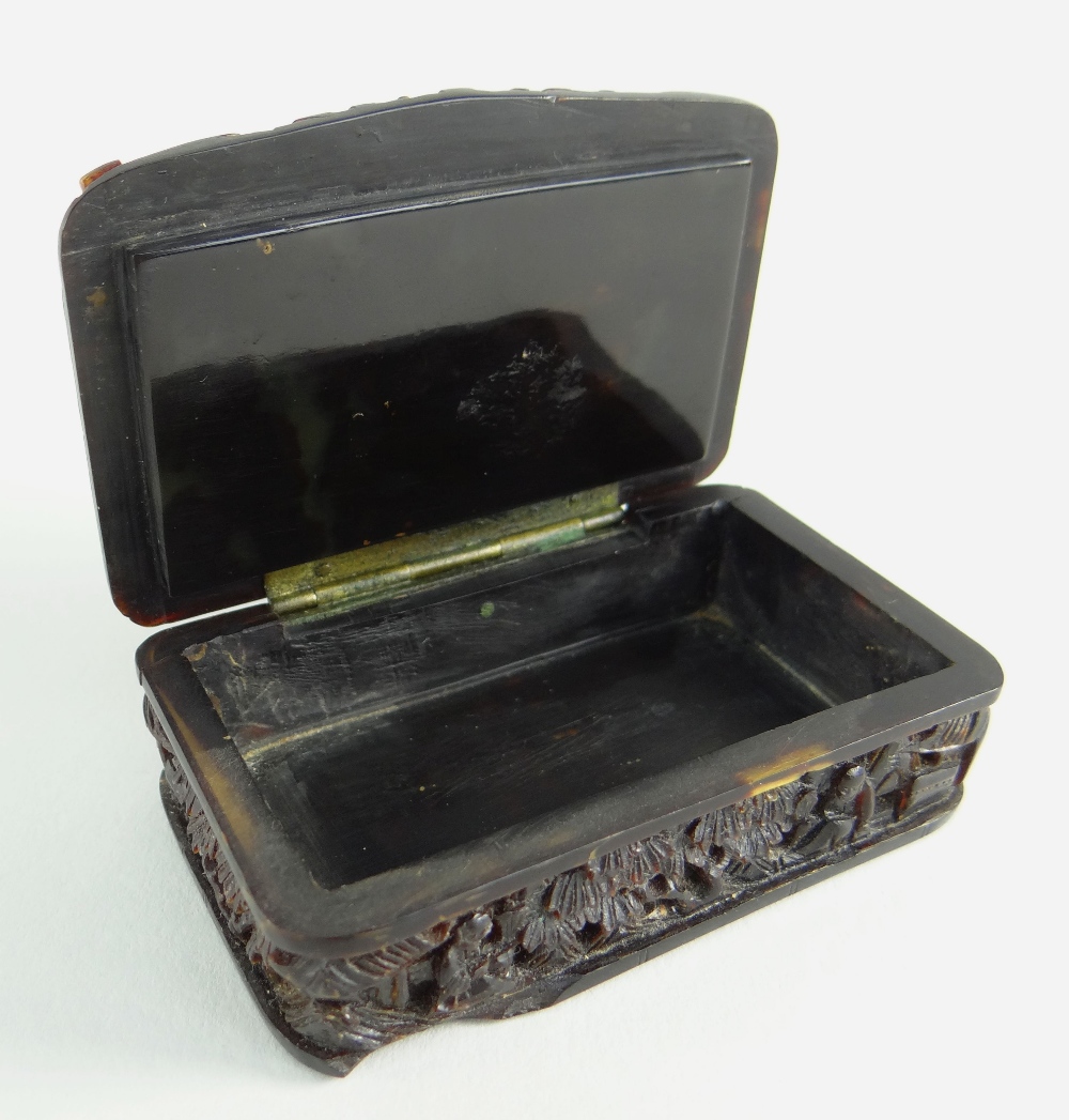 CANTONESE TORTOISESHELL SNUFFBOX, c.1880, intricately carved to the cover, base and sides with - Image 2 of 4