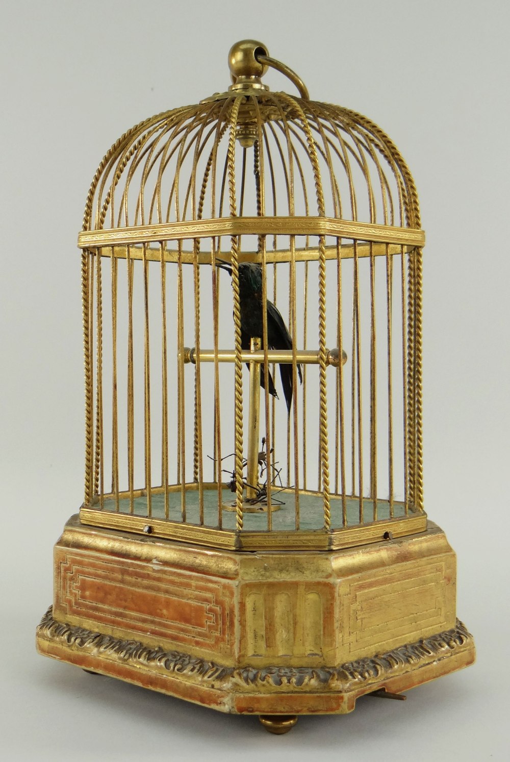 A SINGING BIRD AUTOMATON, FRENCH EARLY 20TH CENTURY green feathered hummingbird type with beak, head - Image 2 of 12