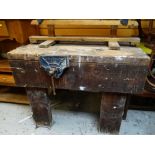 VINTAGE HEAVY DUTY WORKMAN'S BENCH with 'Record' cast iron vice, 121 x 86cms