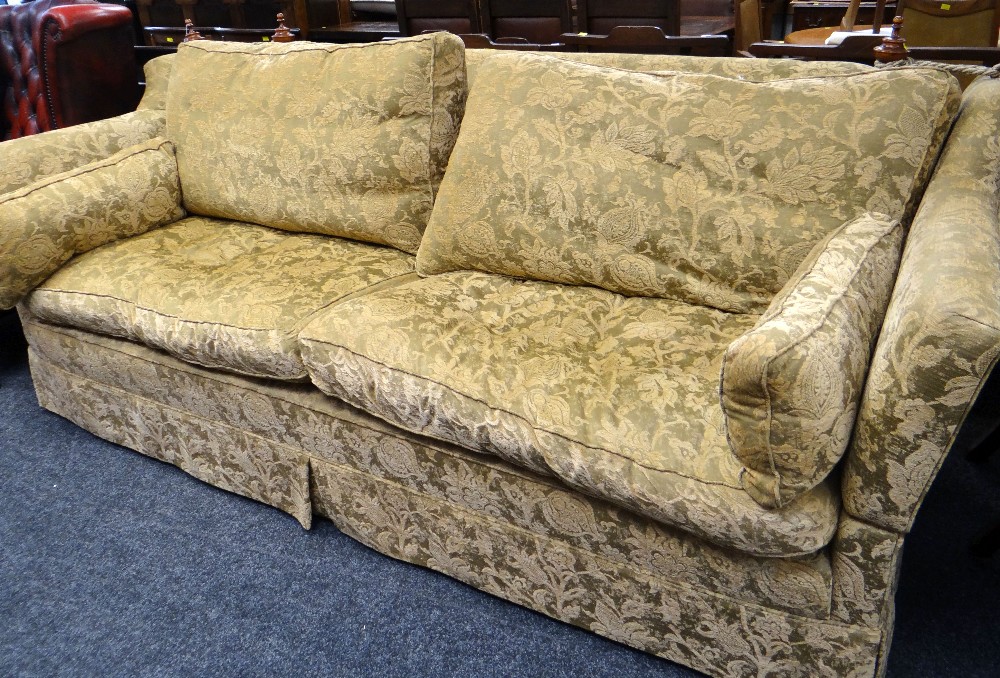 MODERN VICTORIAN-STYLE KNOWLE SOFA with oak turned finials and tassels
