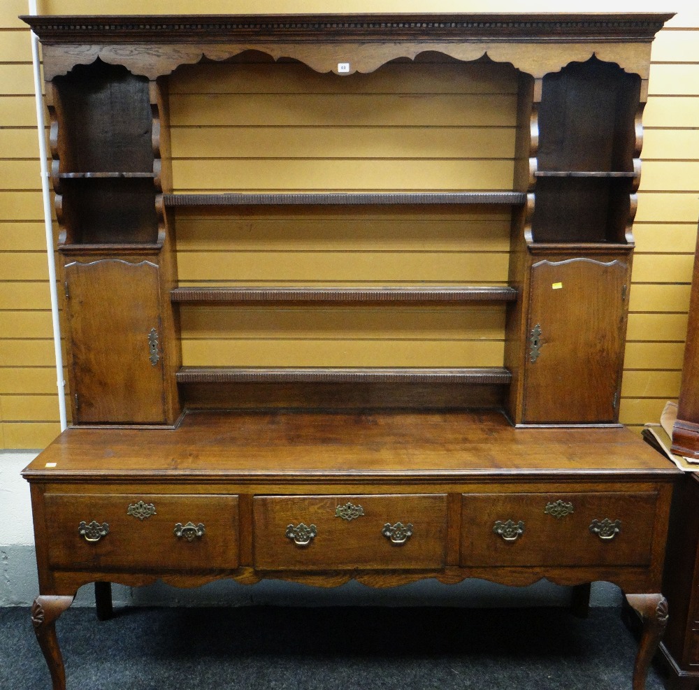 19TH CENTURY OAK SHROPSHIRE-TYPE HIGH DRESSER, dental cornice above ogee frieze and flute carved