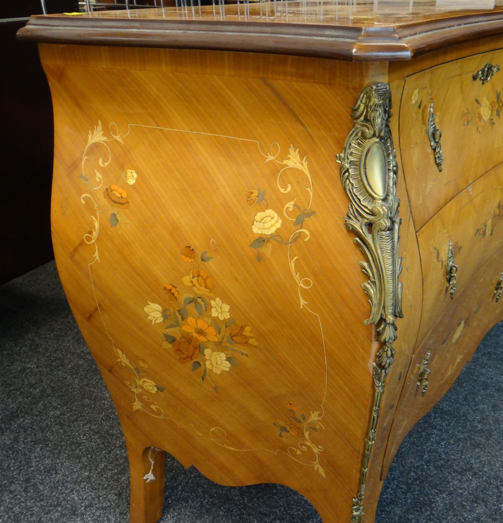 IMPRESSIVE ITALIAN 18TH CENTURY-STYLE FLORAL MARQUETRY & GILT METAL MOUNTED COMMODE, of serpentine - Image 3 of 7