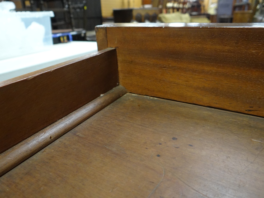 FINE GEORGE IV GILLOWS-STYLE ROSEWOOD CARVED LIBRARY TABLE, bold foliate carved and ebonised edge - Image 10 of 34