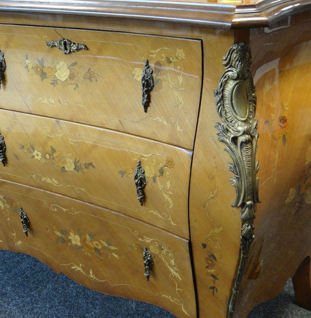 IMPRESSIVE ITALIAN 18TH CENTURY-STYLE FLORAL MARQUETRY & GILT METAL MOUNTED COMMODE, of serpentine - Image 5 of 7