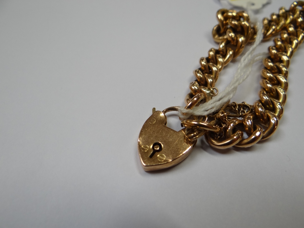 9CT GOLD CURB LINK BRACELET with heart-shaped padlock, 13.6gms - Image 3 of 4