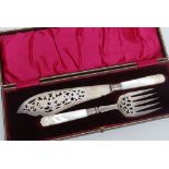 BOXED SET OF VICTORIAN SILVER FISH SERVERS, SHEFFIELD 1899, by W W Harrison & Co, pierced foliate