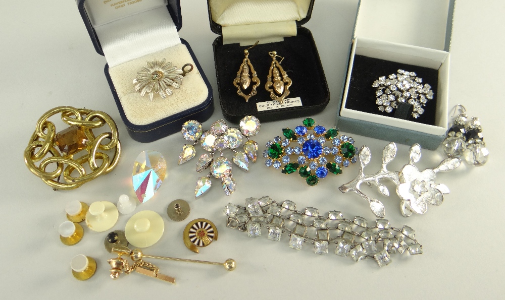 ASSORTED COSTUME JEWELLERY INCLUDING BAR BROOCHES, dress studs, earrings and necklace