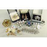 ASSORTED COSTUME JEWELLERY INCLUDING BAR BROOCHES, dress studs, earrings and necklace