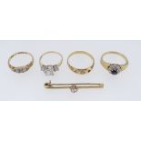 ASSORTED GOLD JEWELLERY TO INCLUDE DIAMOND SET BAR BROOCH, 18CT GOLD OPAL AND DIAMOND RING, 18ct