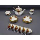 ROYAL ALBERT OLD COUNTRY ROSES TEASET, 21 pieces consisting teapot, 6 cups, 6 saucers, 6 side