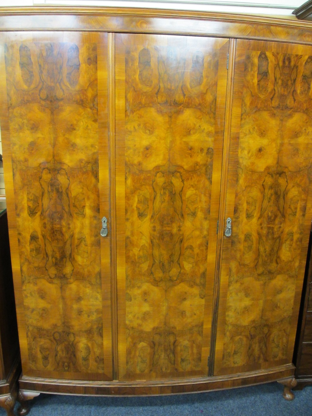 CIRCA 1930 THREE PIECE BURR WALNUT BEDROOM SUITE & BED consisting of three door wardrobe, 206cms - Image 2 of 3