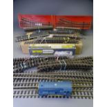 MODEL RAILWAY - Wrenn 00 track, 29 straights, 14 points, 1 crossover, unused condition with Wrenn