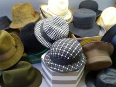 LADY'S & GENT'S VINTAGE HATS a good quantity