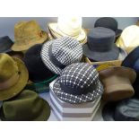 LADY'S & GENT'S VINTAGE HATS a good quantity