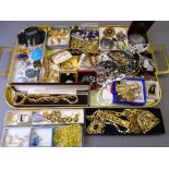 VINTAGE & LATER QUALITY COSTUME JEWELLERY including silver mounted Wedgwood, opal necklace (A/F),