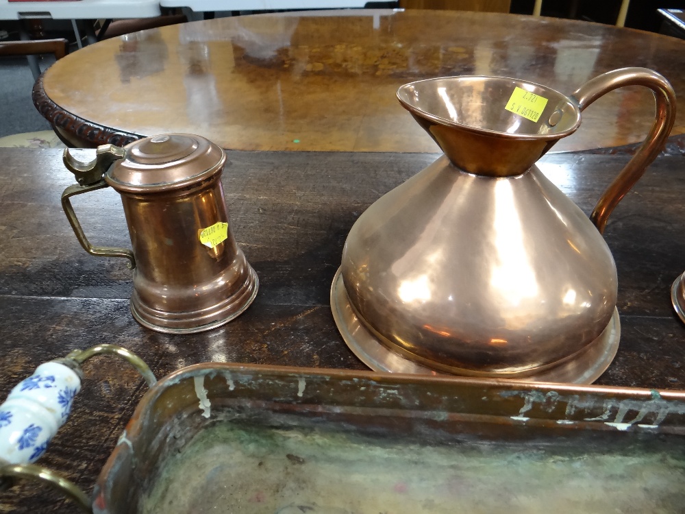 COLLECTION OF VINTAGE COPPER VESSELS, including two long handled sauce pans, brass swing-handled - Image 6 of 11