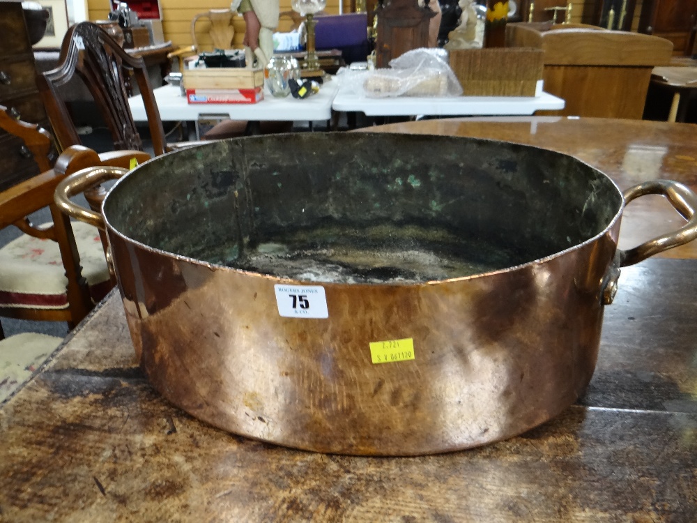 COLLECTION OF VINTAGE COPPER VESSELS, including two long handled sauce pans, brass swing-handled - Image 9 of 11