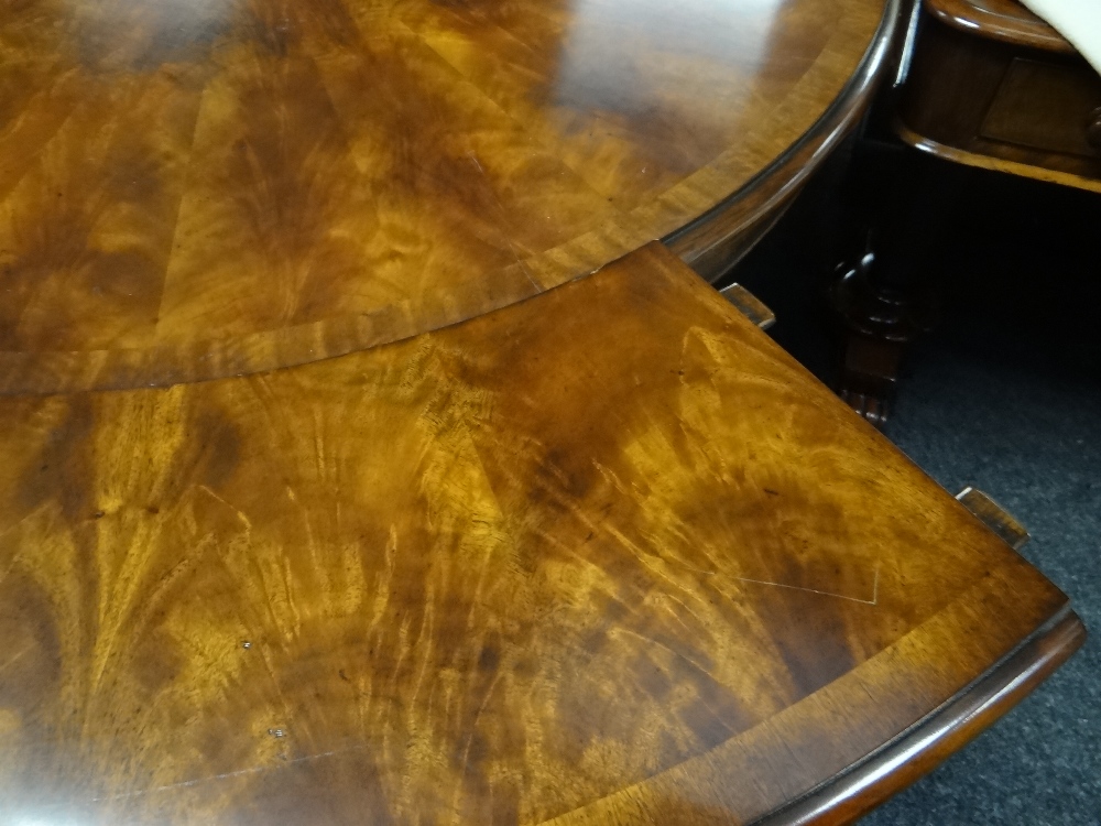 STYLISH VICTORIAN-STYLE CIRCULAR WALNUT EXTENDING DINING TABLE fan veneered top with perimeter - Image 7 of 24