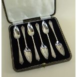 CASED SET OF SIX SILVER GRAPEFRUIT SPOONS OF POINTED FORM, BIRMINGHAM 1939, Roberts & Dore, 133.