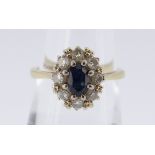 18CT GOLD SAPPHIRE & DIAMOND CLUSTER RING, the central sapphire (0.6 x 0.4cms) surrounded by eight