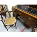 EDWARDIAN MAHOGANY & SATINWOOD CROSSBANDED DESK & CORNER CHAIR, top inlaid with tooled leather