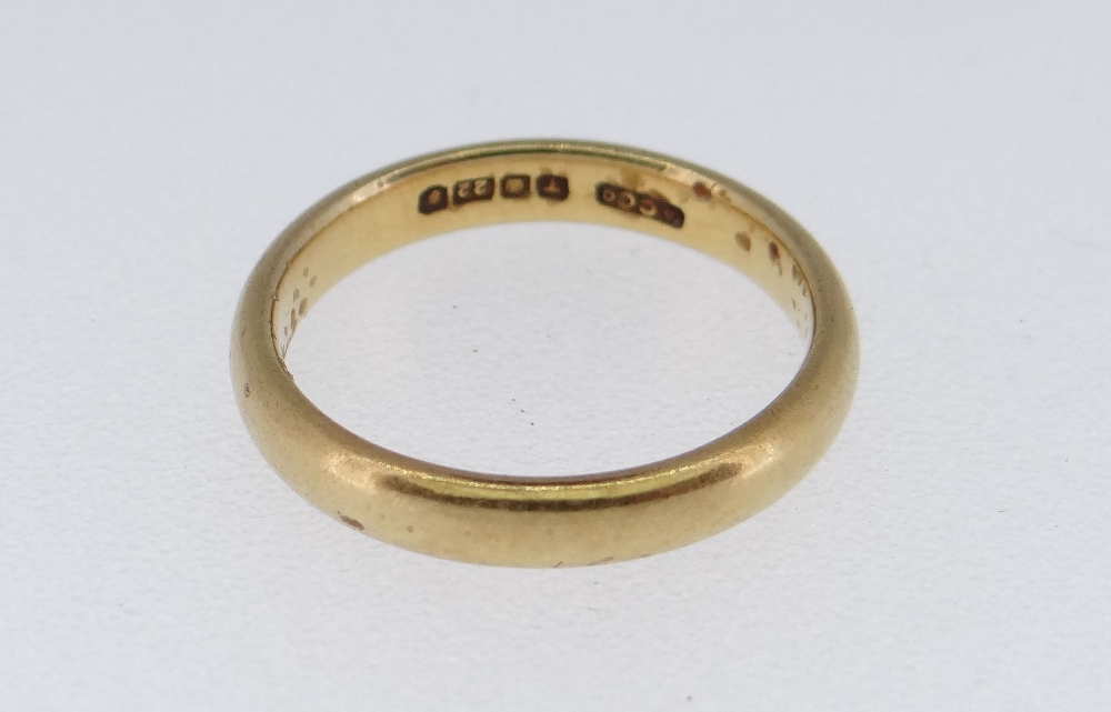 22CT YELLOW GOLD WEDDING BAND, 4.8gms - Image 2 of 2