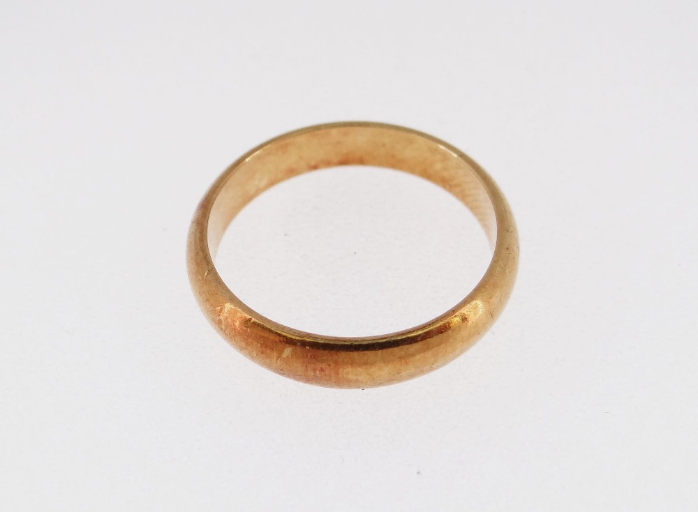 18CT (750) GOLD WEDDING BAND, 4.3gms