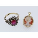 18CT GOLD RUBY CLUSTER RING & 9CT GOLD CAMEO PENDANT (2)