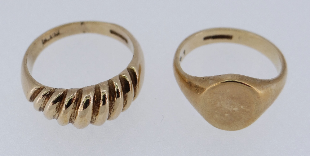 TWO 9CT GOLD RINGS comprising a ridged example and a signet ring, sizes M and I / J, 9.2gms