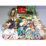 GOOD MIXED QUANTITY OF VINTAGE & LATER COSTUME JEWELLERY on two trays including a pair of sterling