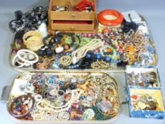 GOOD ASSORTMENT OF VINTAGE & LATER COSTUME JEWELLERY, badges and bangles ETC